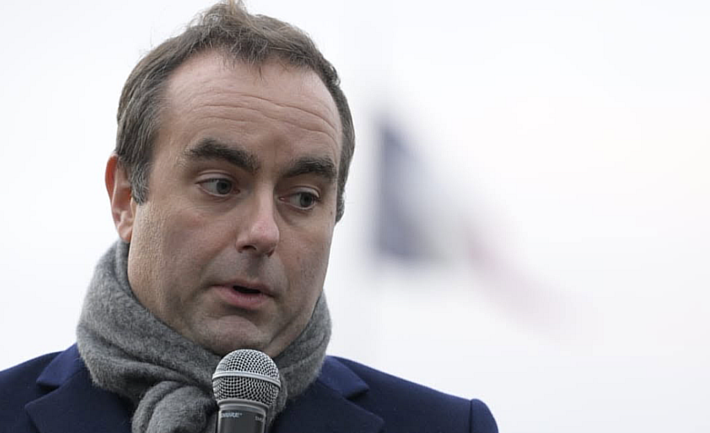 Quand la crise politique flirte avec l’effondrement : la dégringolade du CAC 40 après la démission du Premier ministre